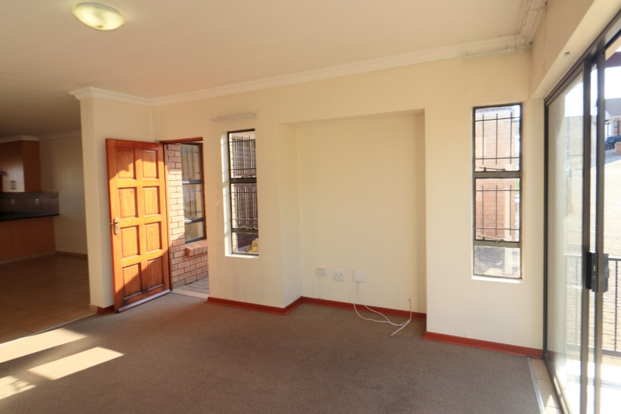 2 Bedroom Property for Sale in Langenhovenpark Free State
